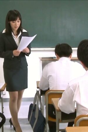 Cô giáo Kasumi Okazaki bị vây hãm trong những cuộc mây mưa nảy lửa không lối thoát JUX-443