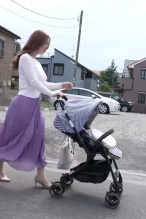 Ai Sayama MEYD-964: Nàng dâu tan chảy trong vòng tay hoang dại trên chuyến tàu định mệnh