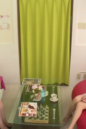 Kaho Shibuya và MIAD-901: Sếp nữ bốc lửa, va chạm không kiềm chế